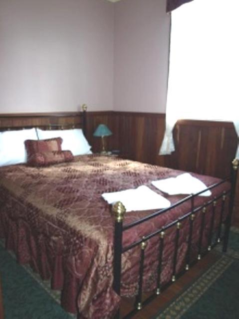 Pemberton Old Picture Theatre Holiday Apartments Room photo