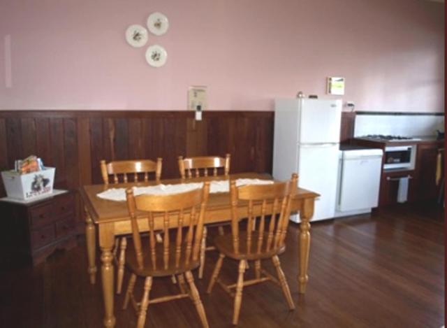 Pemberton Old Picture Theatre Holiday Apartments Room photo