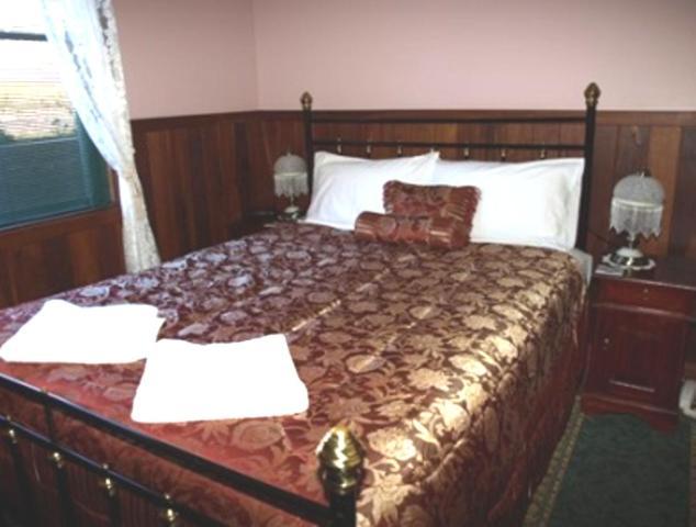 Pemberton Old Picture Theatre Holiday Apartments Room photo