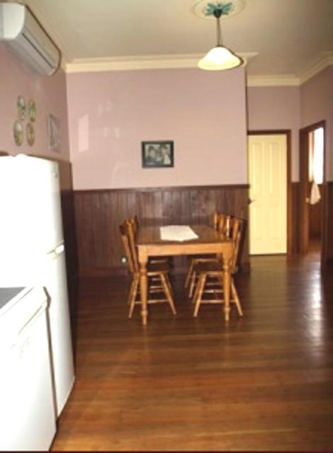 Pemberton Old Picture Theatre Holiday Apartments Room photo
