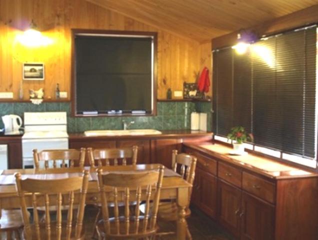 Pemberton Old Picture Theatre Holiday Apartments Room photo