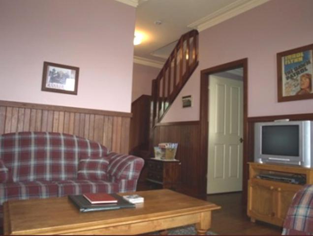 Pemberton Old Picture Theatre Holiday Apartments Room photo