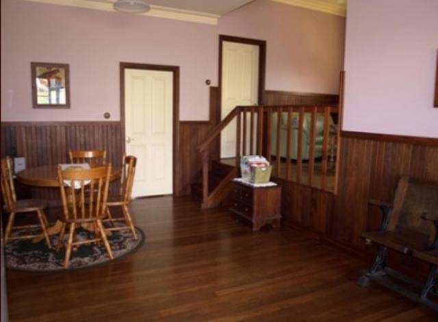 Pemberton Old Picture Theatre Holiday Apartments Room photo