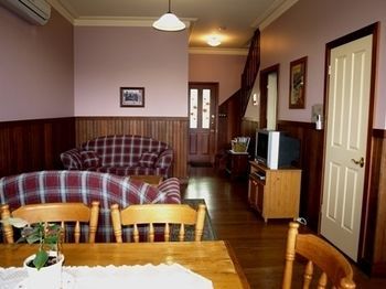 Pemberton Old Picture Theatre Holiday Apartments Exterior photo